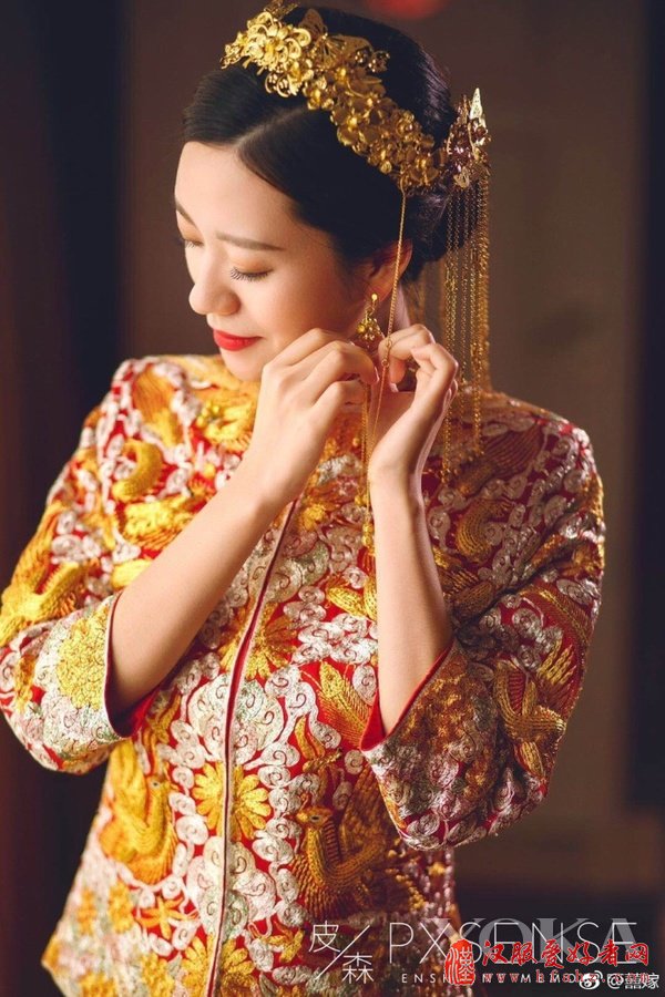 中式新娘金饰，图片来自囍嫁微博。