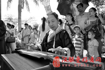 端午祭祀屈原活动古乐器表演。