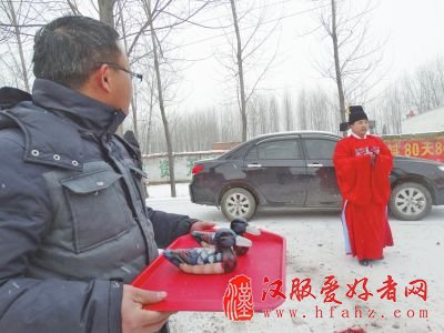 “她是鸿雁，我也是鸿雁，俺俩白头到永远。”