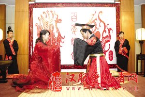 沈阳新人穿汉服举行婚礼(组图)