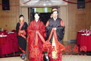 沈阳新人穿汉服举行婚礼(组图)