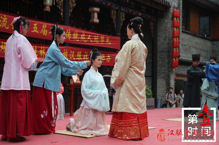 高清组图：桂林上百位汉服爱好者表演传统成人