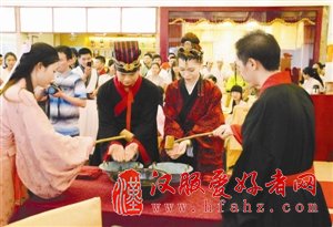 汉服婚礼端午祭: 深圳年轻人与汉服那场风花雪月