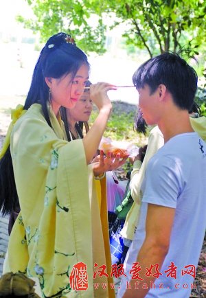 高校汉服学子：岂曰无衣，与子同袍