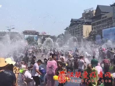 iPhone X慢动作拍摄泼水节