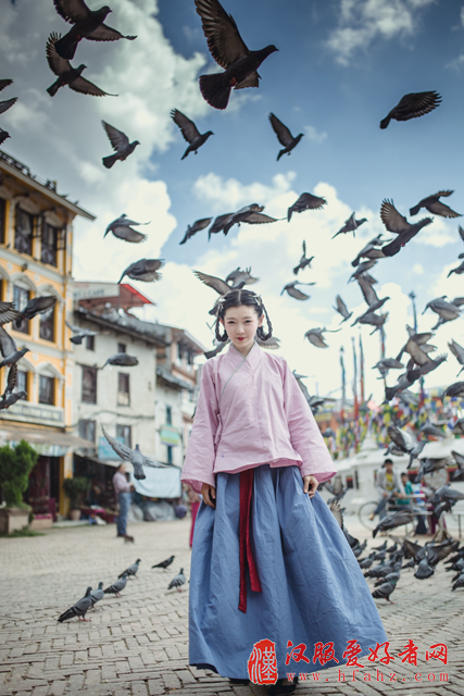 中国旅游新闻网:带着汉服去旅行 让汉服震惊世