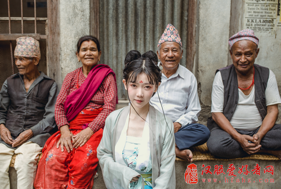中国旅游新闻网:带着汉服去旅行 让汉服震惊世