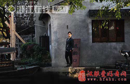 周立波调侃汉服惹争议 西塘古镇隔空喊话：我们