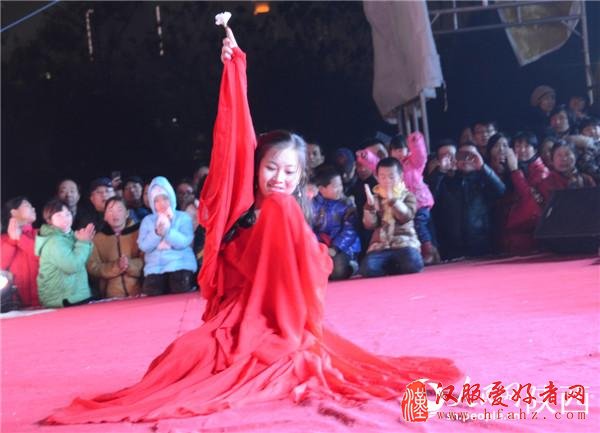 西安小雁塔 “汉服穿越”庆元宵（组图）