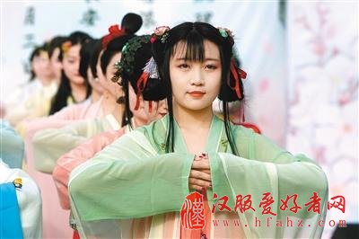 三月三女加笄 西安女孩穿汉服参加成人礼(图)