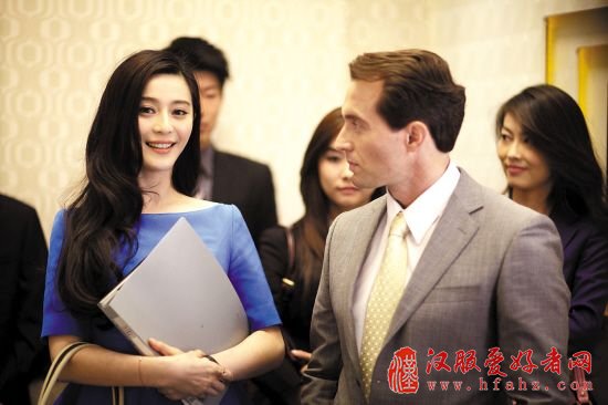 范冰冰画框女人丫鬟变皇后淡雅妆容素色清装