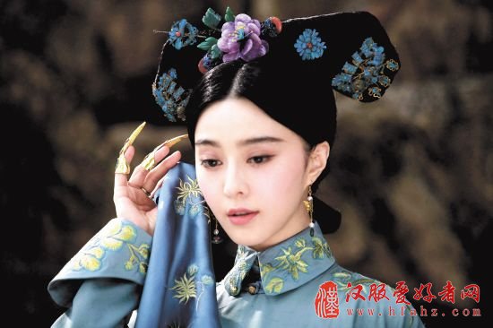 范冰冰画框女人丫鬟变皇后淡雅妆容素色清装