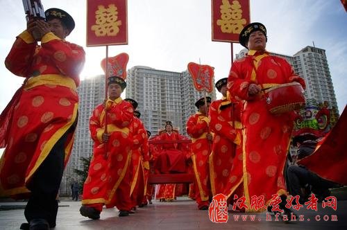 一场婚礼火了全诸城 只因花轿太傲娇