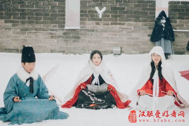 一场大雪后 这群年轻人穿着汉服上了城墙【4】