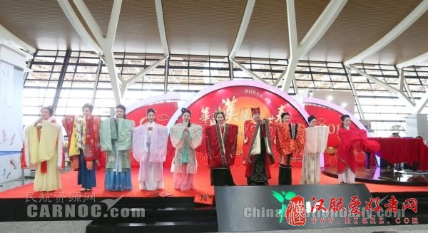 图片 体验汉服汉礼 浦东机场上演“穿越”秀
