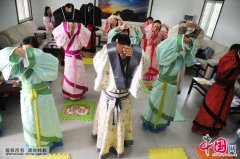 32名台湾教师西安着汉服学汉礼[组图]