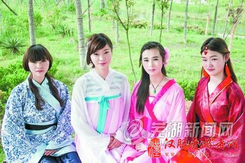 汉服美人“穿越”芜湖大学校园（图）