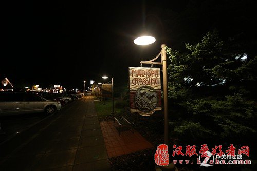 这张照片是明显的画面过暗了
