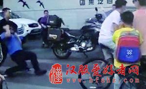 北京双井路口打人男子被抓获 因出手凶狠引关注