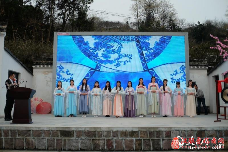 3月18日，在宁波余姚丹山赤水风景区，“春山花神祭”举行。