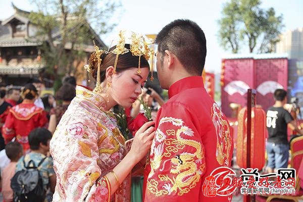 七夕节常德30对新人举行集体中式婚礼 市领导证