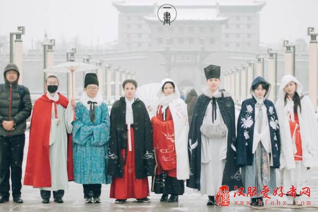 一场大雪后 这群年轻人穿着汉服上了城墙【7】