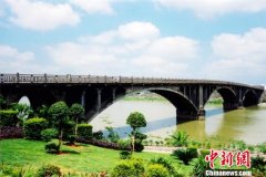 广东东莞拍微电影讲述全国首座农民集资修建大桥故事