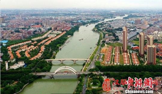 广东东莞拍微电影讲述全国首座农民集资修建大桥故事